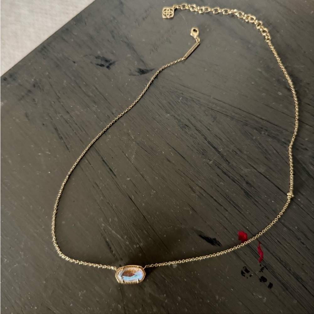 Kendra Scott necklace